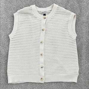 Universal Thread Cream Sleeveless Button-Down Top